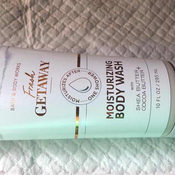 Bath & Body Works Fresh Getaway Moisturizing Body Wash with Shea/Cocoa Butter. - Picture 5 of 5